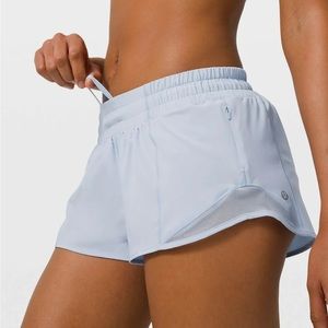Lululemon hotty hot shorts 2.5 - daydream